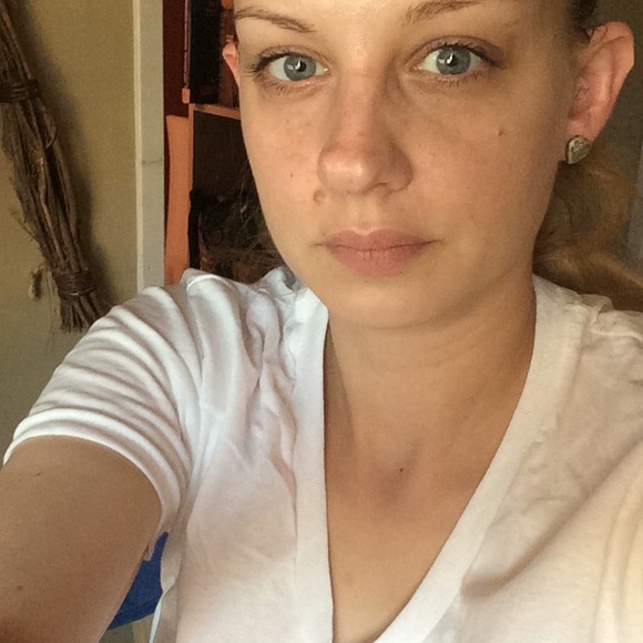 Meet your Posher, Olivia - Picture 1 of 1